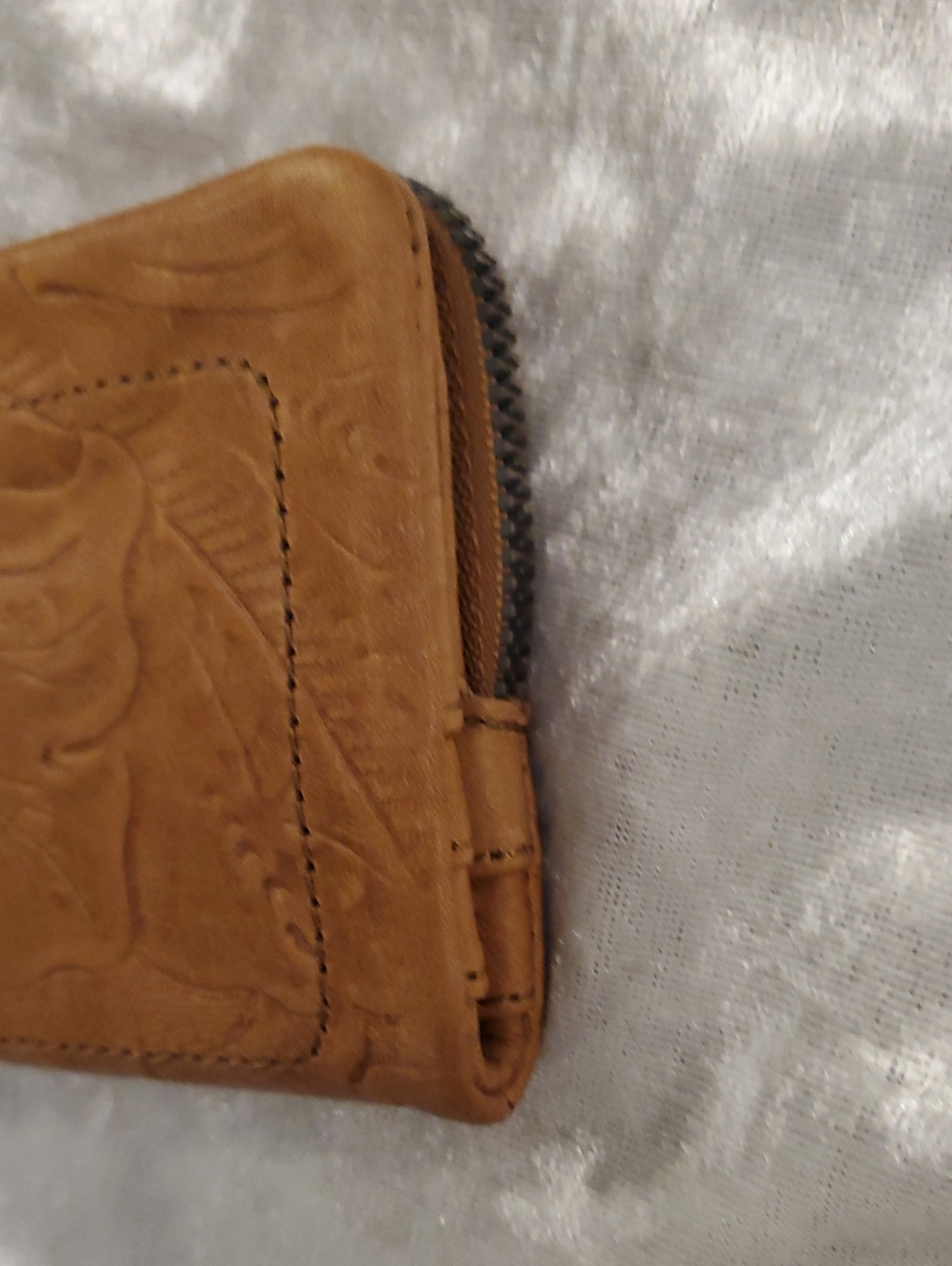 Classic Embossed Genuine Leather Wallet - Tan NWOT - Picture 6 of 17